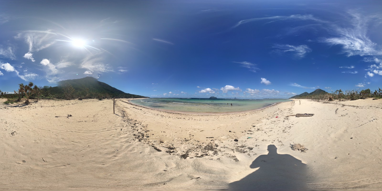 Φωτογραφία του Nambuawia Beach με φωτεινή άμμος επιφάνεια