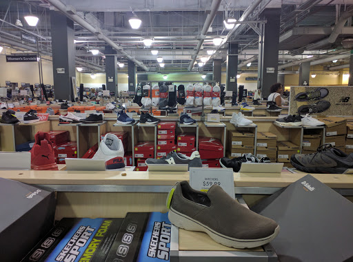 Shoe Store «DSW Designer Shoe Warehouse», reviews and photos, 139 Flatbush Ave, Brooklyn, NY 11217, USA