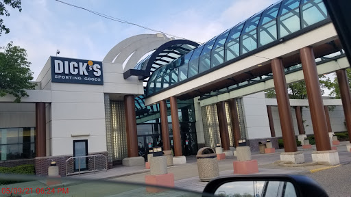 Shopping Mall «Oakland Mall», reviews and photos, 412 W 14 Mile Rd, Troy, MI 48083, USA