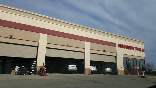 Tire Shop «Discount Tire Store - Cedar Rapids, IA», reviews and photos, 3050 Wiley Blvd SW, Cedar Rapids, IA 52404, USA