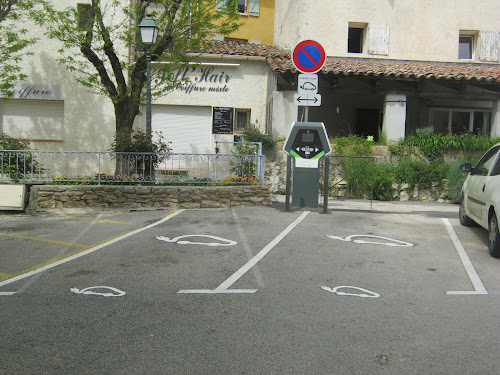 Borne de recharge de véhicules électriques Réseau eborn Station de recharge Signes