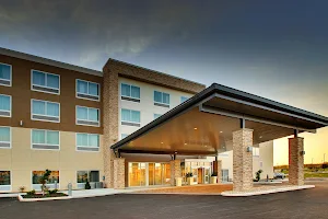 Holiday Inn Express & Suites Findlay North, an IHG Hotel image