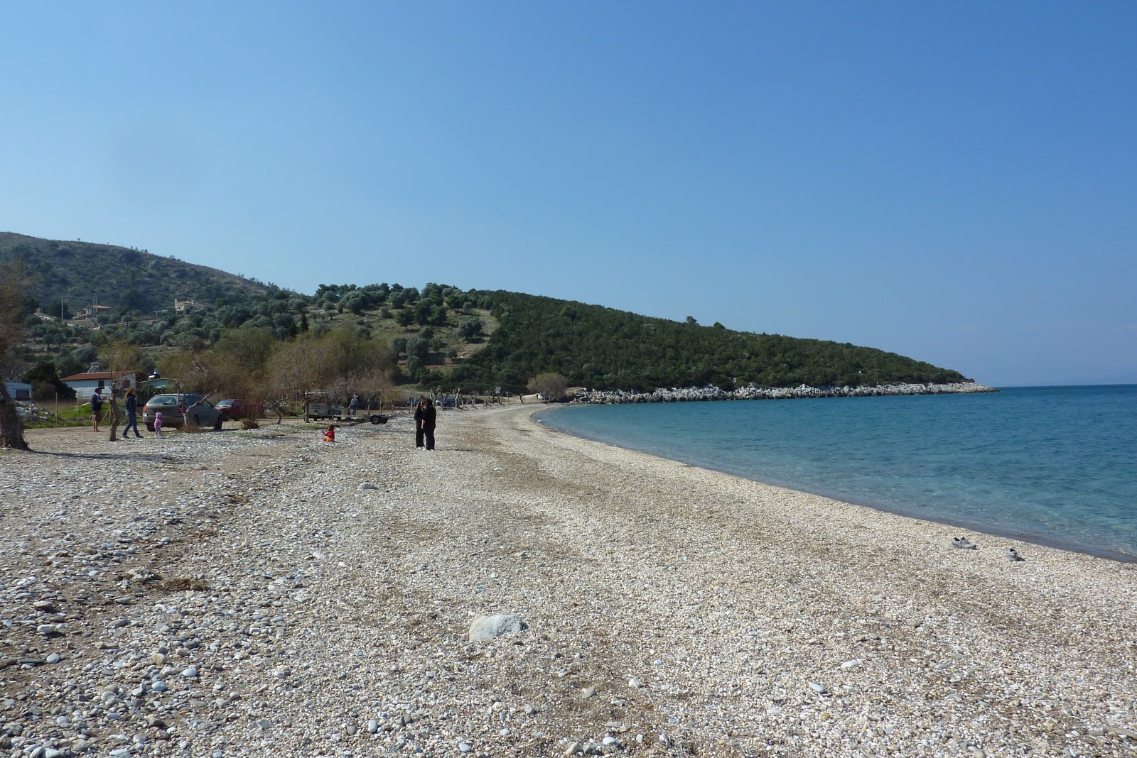 Fotografie cu Ramnous beach cu nivelul de curățenie înalt