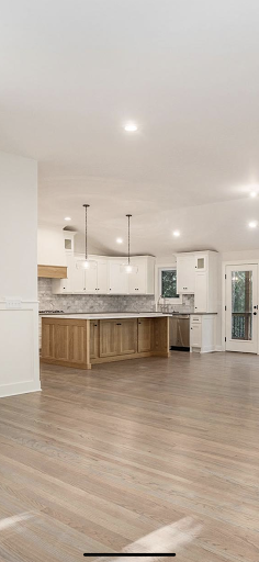 Cabinet Maker «CUSTOM CABINETS BY LAWRENCE CONSTRUCTION INC», reviews and photos, 1427 Merriam Ln, Kansas City, KS 66103, USA