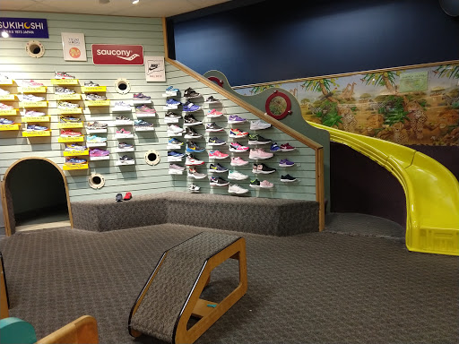 Shoe Store «Footprints Fashion & Footwear», reviews and photos, 79 Costello Rd, Newington, CT 06111, USA