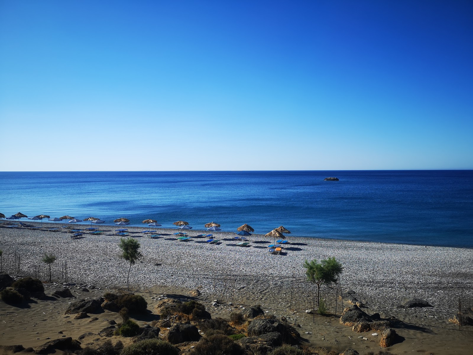 Foto av Krios Beach beläget i naturområde