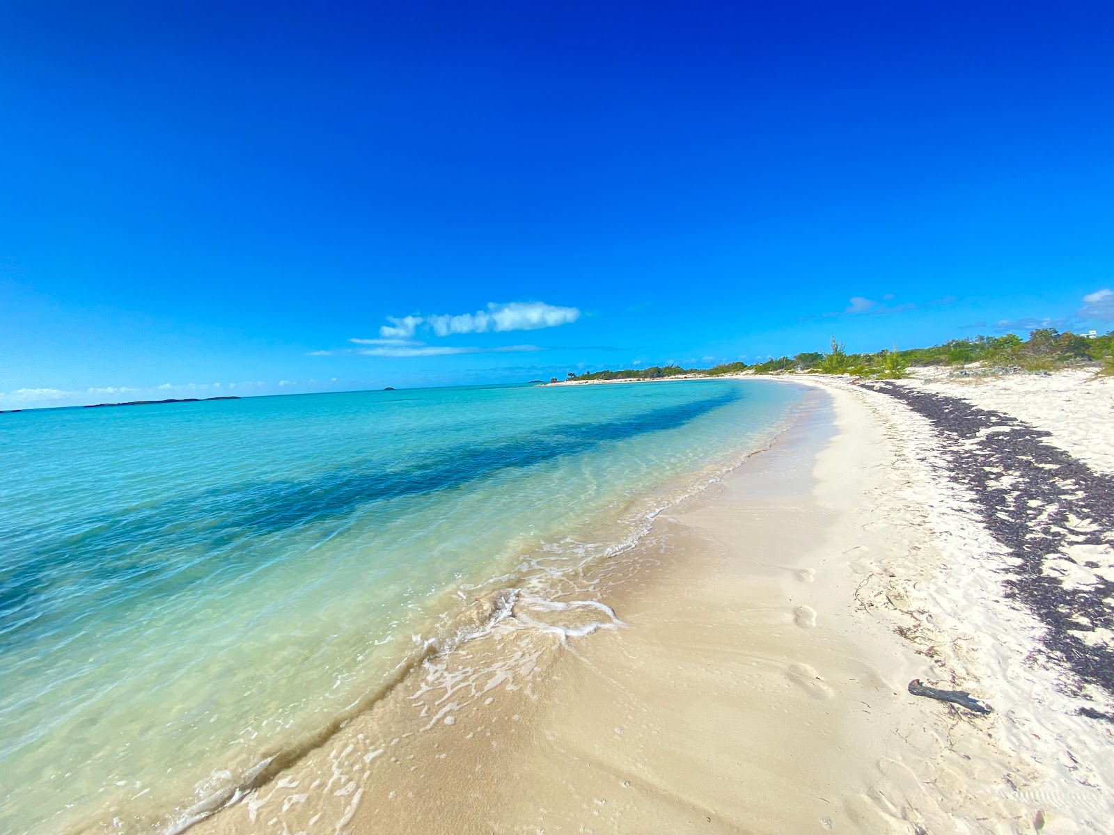 Fotografija Hidden beach z svetel fin pesek površino