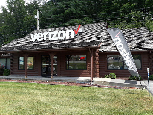 Verizon Authorized Retailer - A Wireless, 1082 Claypool Hill Mall Rd, Cedar Bluff, VA 24609, USA, 