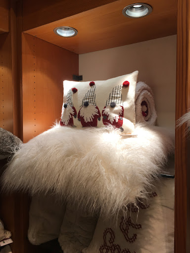 Furniture Store «Pottery Barn», reviews and photos, 75 Middlesex Turnpike #2001a, Burlington, MA 01803, USA