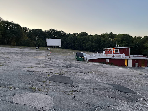 Drive-in Movie Theater «Rustic Drive in Theatre», reviews and photos, Louisquisset Pike, North Smithfield, RI 02896, USA