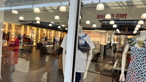 Clothing Store «Burberry Outlet», reviews and photos, 8200 Vineyard Dr, Orlando, FL 32821, USA