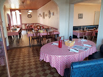 Atmosphère du Restaurant Le Grillon à Saint-Denis-lès-Bourg - n°2