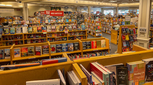 Book Store «Schuler Books & Music», reviews and photos, 2660 28th St SE, Grand Rapids, MI 49512, USA