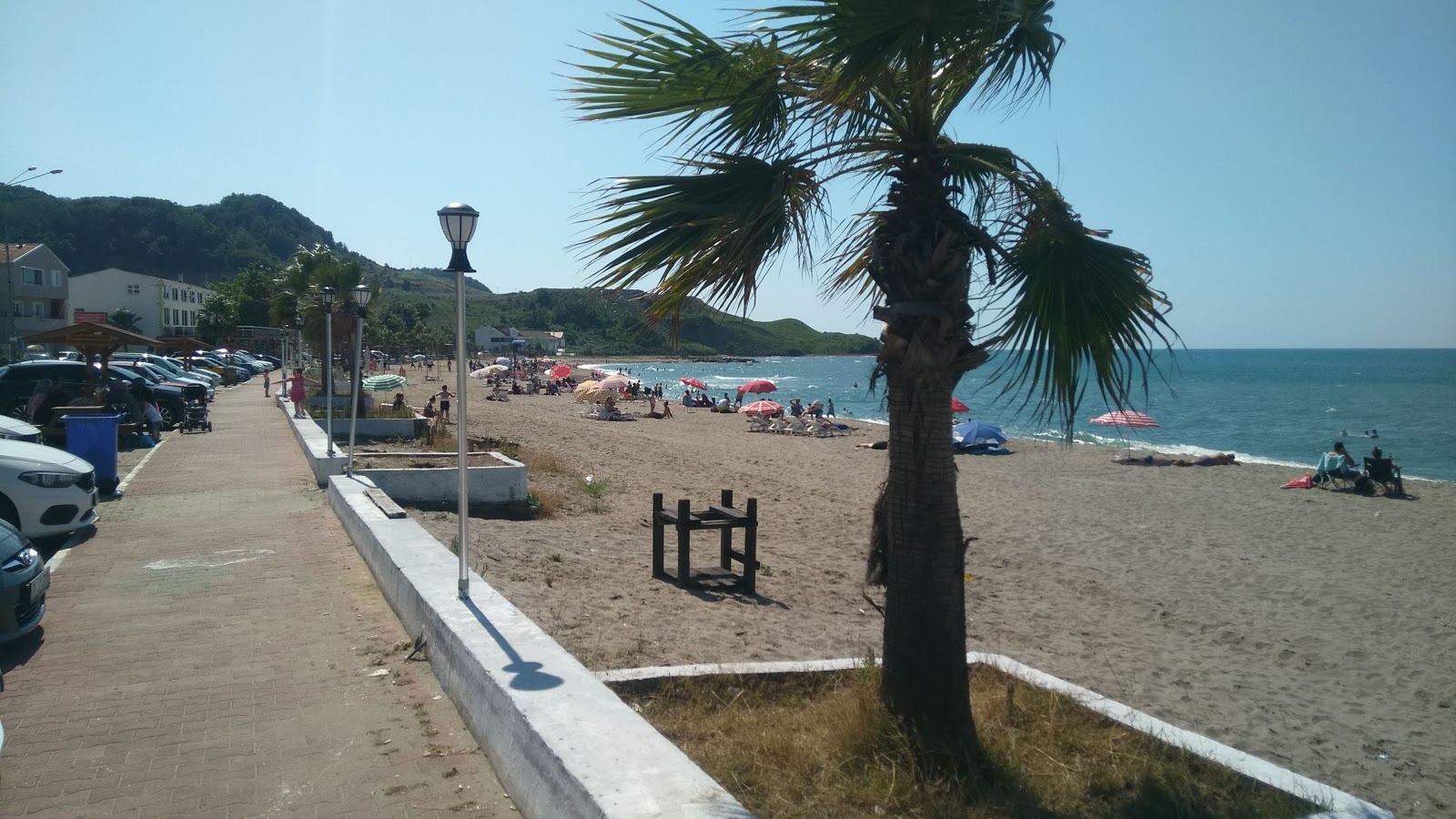 Guzelkent Halk Plaji'in fotoğrafı geniş plaj ile birlikte