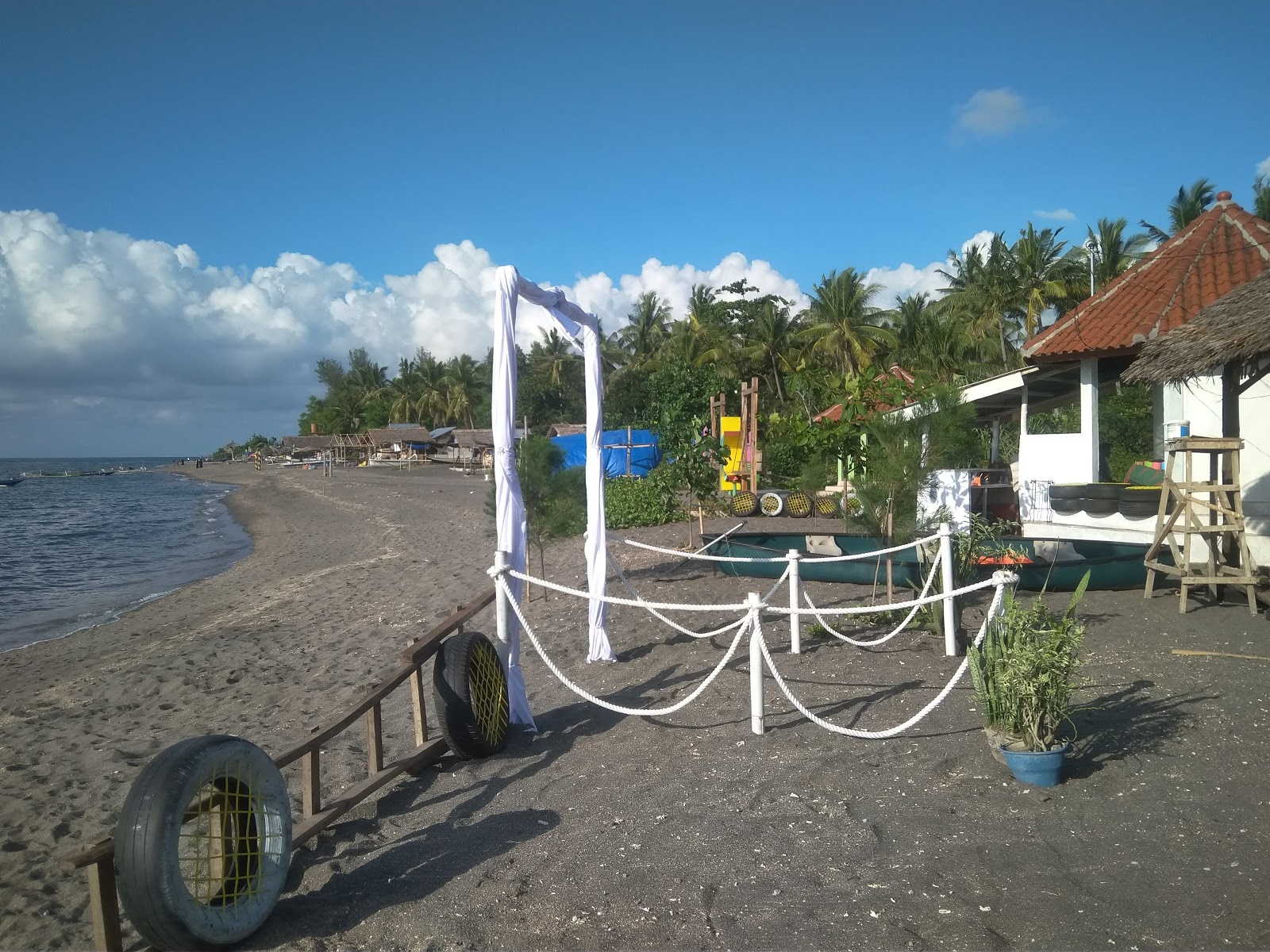 Impos Beach'in fotoğrafı geniş bir kıyı şeridi ile birlikte