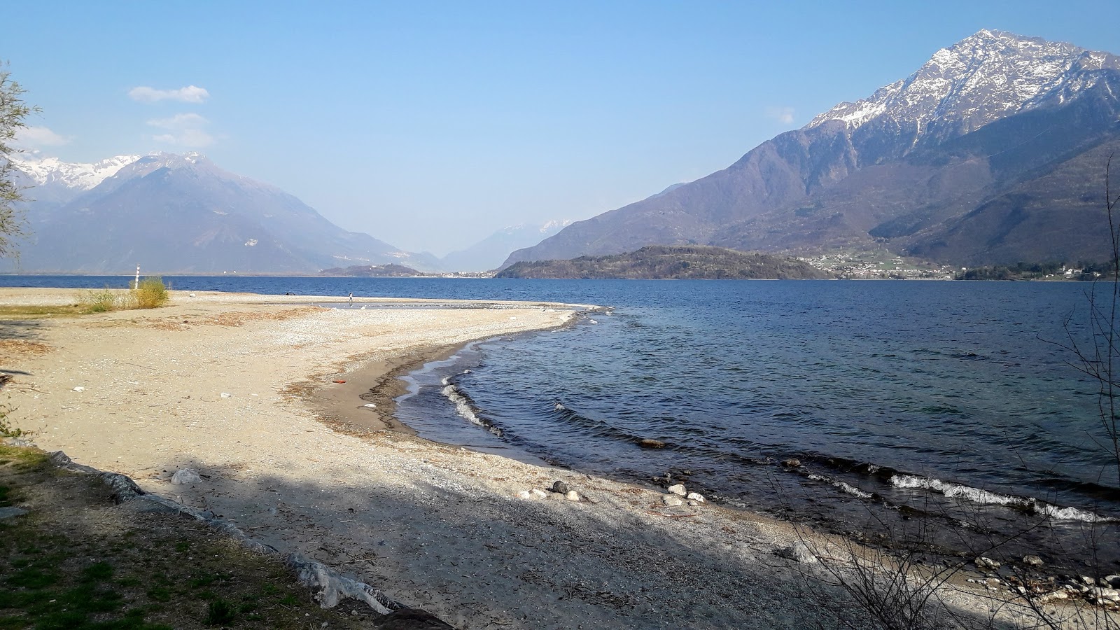 Φωτογραφία του Gravedona Beach με επίπεδο καθαριότητας πολύ καθαρό