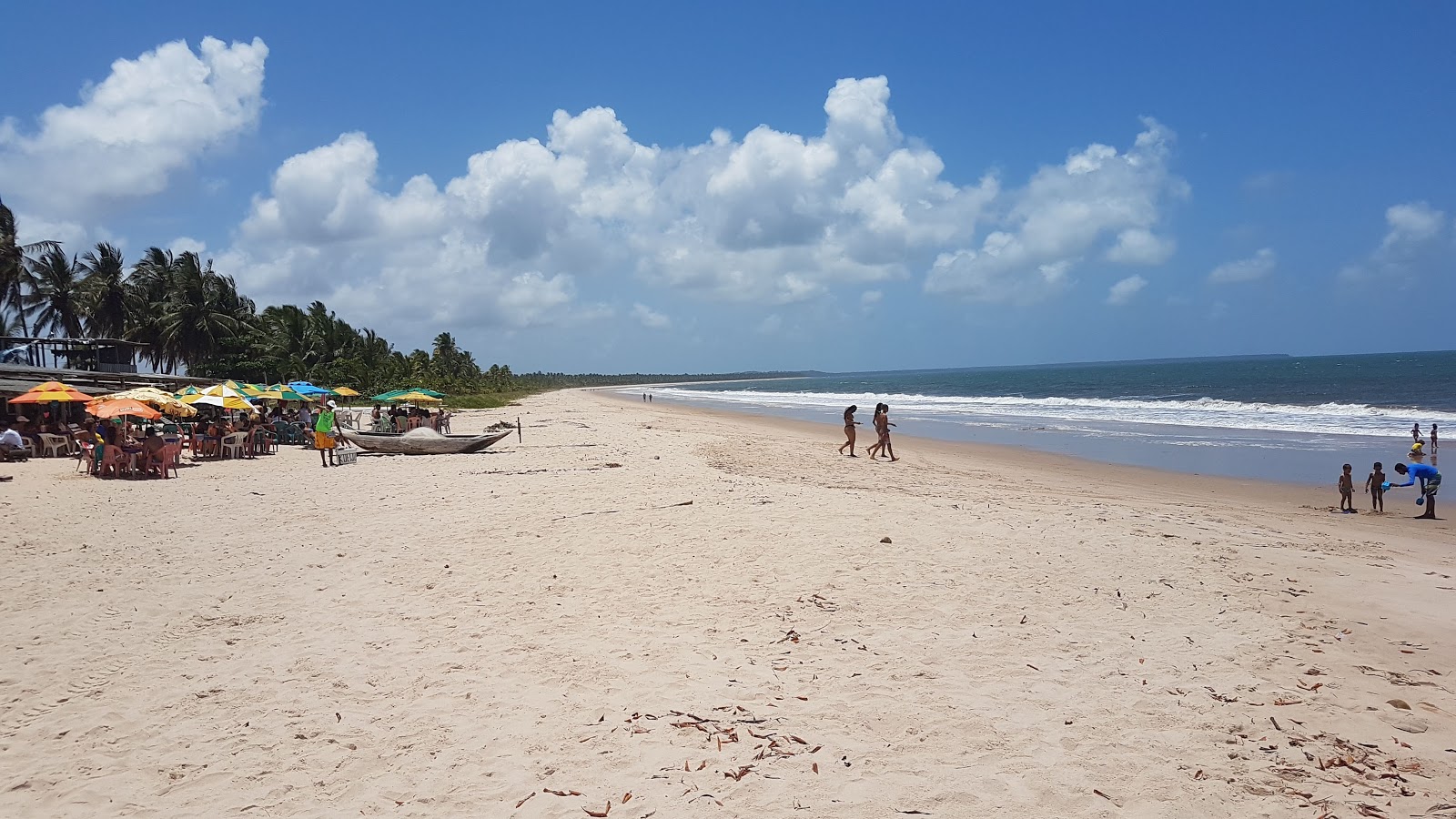 Praia de Pratigi的照片 带有碧绿色纯水表面