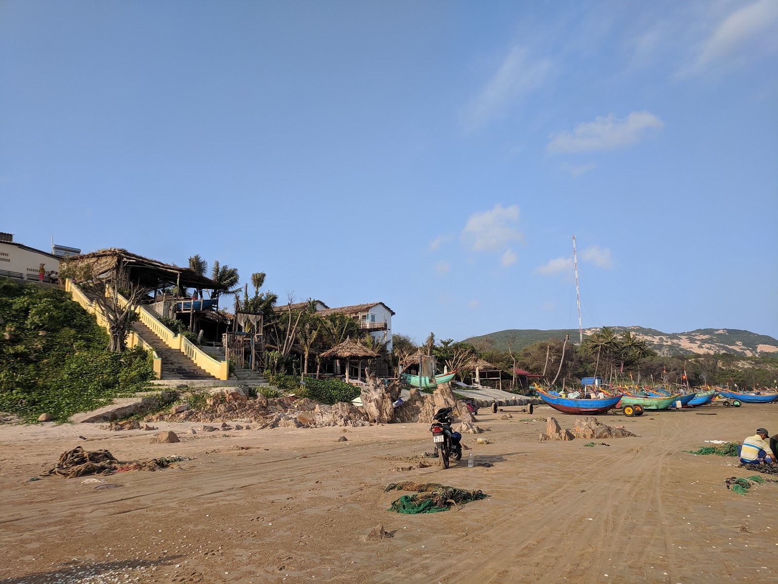 Foto di Red Sand Dunes Beach e l'insediamento