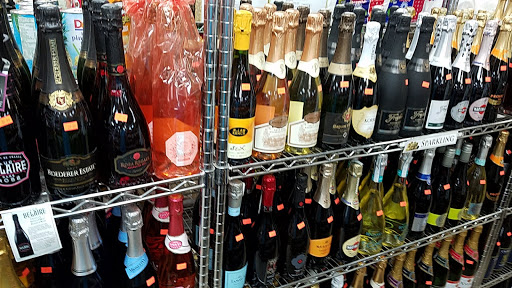 Wine Store «Farmington Hills Wine & Liquor», reviews and photos, 24233 Orchard Lake Rd, Farmington Hills, MI 48336, USA