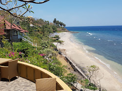 Ibus Beach'in fotoğrafı geniş bir kıyı şeridi ile birlikte