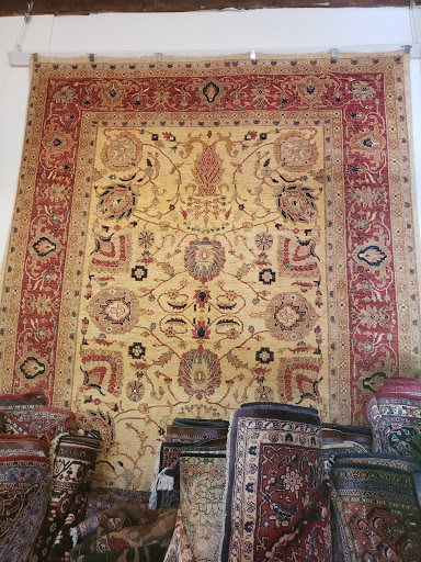 Caspian oriental rugs importers