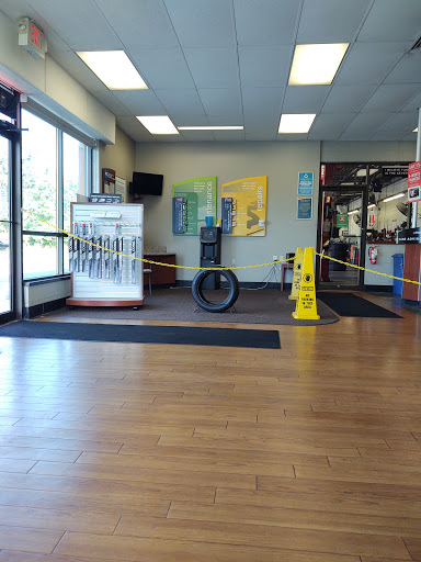 Tire Shop «Firestone Complete Auto Care», reviews and photos, 956 Goshen Pike, Milford, OH 45150, USA