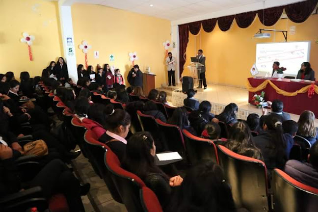 Opiniones de Escuela Academico Profesional De Obstetricia en Huancavelica - Escuela