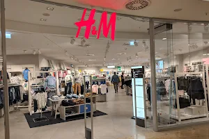 H&M image