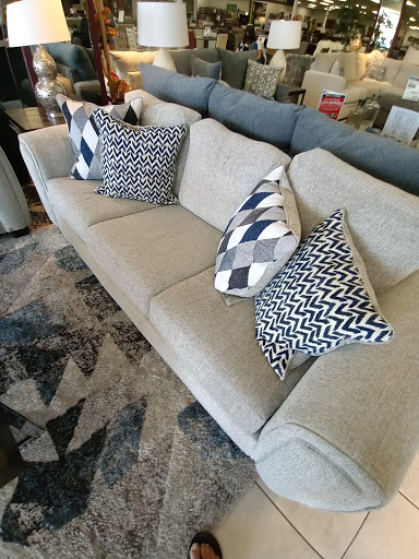 Outlet Store «Rooms To Go Outlet Furniture Store - Clearwater», reviews and photos, 21411 US-19, Clearwater, FL 33759, USA