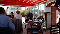 Atmosphère du Restaurant Côté Sable à Saint-Aubin-sur-Mer - n°4
