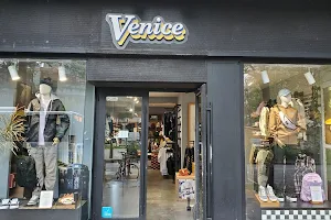 VENICE - VANS Annecy image