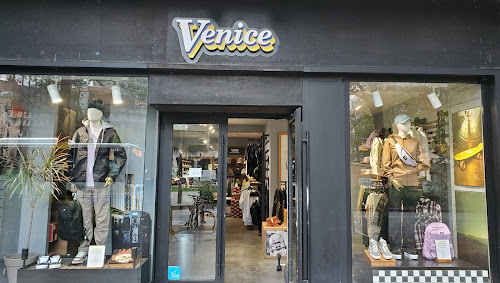 Magasin de chaussures VENICE - VANS Annecy Annecy