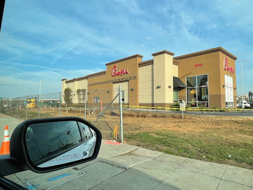 Fast Food Restaurant «Chick-fil-A», reviews and photos, 8040 N Blackstone Ave, Fresno, CA 93720, USA