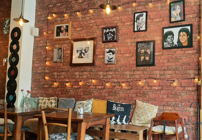 Comments and reviews of Back in Time Café