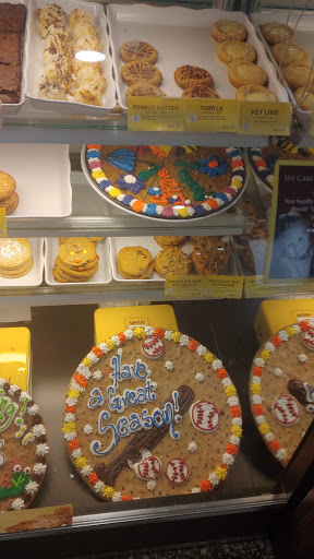 Dessert Shop «Nestle Toll House», reviews and photos, 5 E Greenway Plaza, Houston, TX 77046, USA