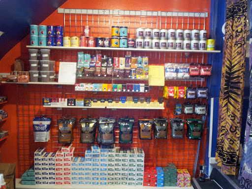 Tobacco Shop «Sweet Tooth Smoke Shop», reviews and photos, 2030 W Chicago Ave, Chicago, IL 60622, USA