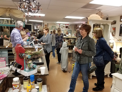 Furniture Store «3 Vintage Chicks», reviews and photos, 13012 N Cave Creek Rd, Phoenix, AZ 85022, USA