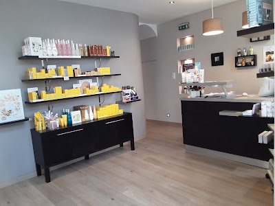 MAISON NATIE Fougères Phytomer-Paul&Joe-Harcourt-Revitalash-TanTowel-NailMatic-Bachca-Nougatine-Beverlyhills formula à Fougères