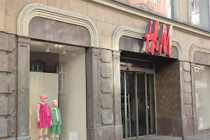 H&M image