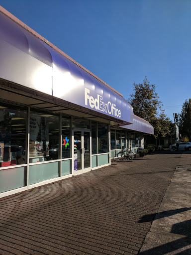 Print Shop «FedEx Office Print & Ship Center», reviews and photos, 1265 Willamette St, Eugene, OR 97401, USA