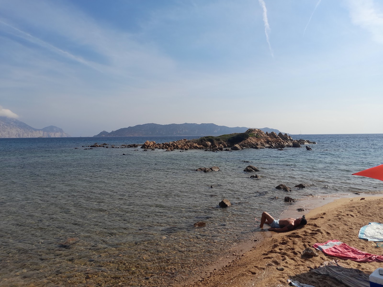 Foto von Cala Macchia Beach mit eine winzige bucht