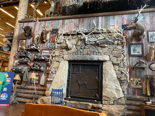 Sporting Goods Store «Bass Pro Shops», reviews and photos, 6425 Daniel Burnham Dr, Portage, IN 46368, USA