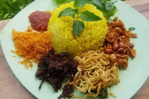 Rumah Makan Vegetarian Rajawali image