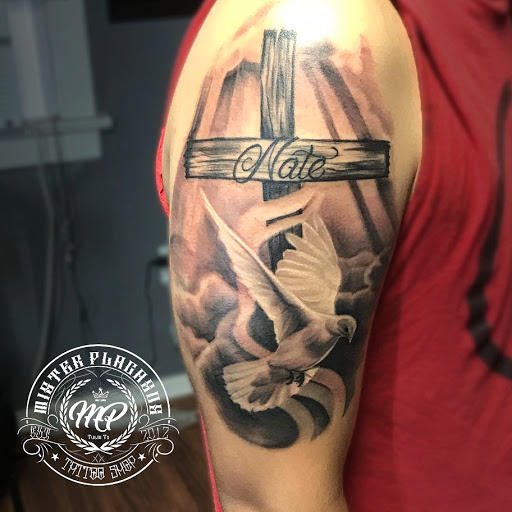 Explore tattoo ideas for women leg, creative tattoo ideas in Tulia, available at Mister Placasos Tattoo Shop