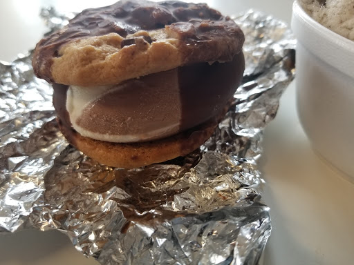 Ice Cream Shop «Frozen Gold Ice Cream Shoppe», reviews and photos, 104 Eddie Rd, New Smyrna Beach, FL 32168, USA