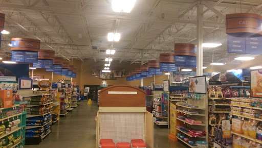 Pet Supply Store «PetSmart», reviews and photos, 6106 Shops Way, Northborough, MA 01532, USA