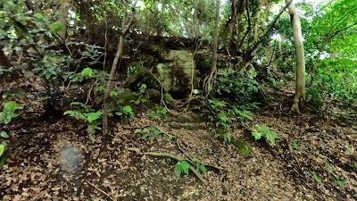 やぐら（胡桃山）