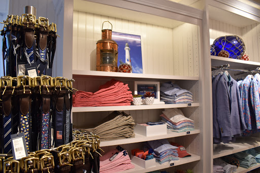 Clothing Store «Vineyard Vines», reviews and photos, 4700 Broadway St, Kansas City, MO 64112, USA