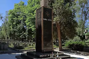 Gloria Victis monument image