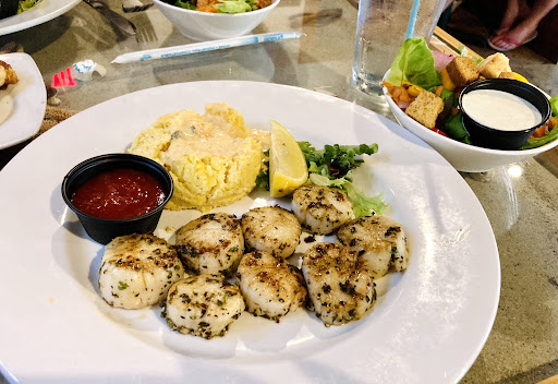 Seafood Restaurant «Hieronymus Seafood Restaurant & Oyster Bar», reviews and photos, 5035 Market St, Wilmington, NC 28405, USA